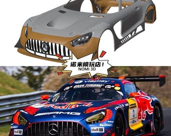 Op de afbeelding: Een gesplitste afbeelding met een grijs en bruin 3D-model van een Mercedes-AMG GT3 carrosserie boven een blauwe, rode en gele racewagen met nummer 3, Red Bull branding en een grote achtervleugel, inclusief tekstballon met de tekst NOMI 3D.