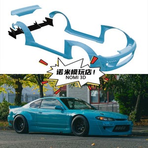 Puede incluir: Un coche deportivo turquesa con llantas negras y un kit de carrocería, junto con un modelo 3D del kit. El modelo es azul claro e incluye componentes como un alerón, faldones laterales y un parachoques delantero. El texto "NOMI 3D" es visible.