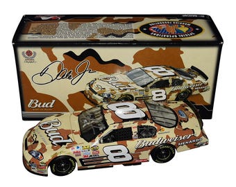 Autografata 2007 Dale Earnhardt Jr #8 Budweiser Camo - American Heroes (Patriotic Charlotte Car) Auto NASCAR Diecast in scala 1/24