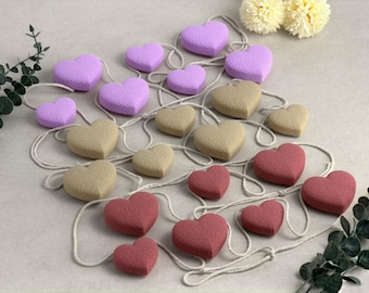 Guirlanda de Corações em Tons Pastel para o Dia dos Namorados – Decoração Romântica para Casa em Lilás, Bege e Rosa Antigo