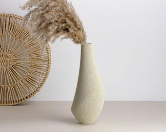 Vaso texturizado bege – Vaso decorativo estilo boho campestre para flores secas ou artificiais.