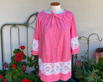 Vintage 70s 80s Bubble Gum Pink Terry Cloth Lace Tunic // Three Quarter Sleeve Loungewear Swimwear Cover up Top Size Medium