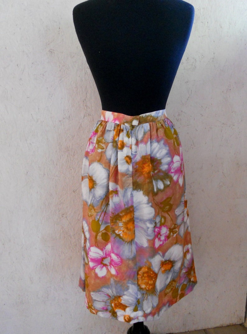 SALE Vintage High Waist Skirt, 1980s Gathered Skirt, Floral Skirt, Summer Watercolor Print Waist 26-27 imagem 4