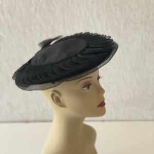 Vtg \'50s Feathered Tilt Cocktail Hat Flah & Co. Syracuse NY Green Blue & Black 1950s Tilt Hat - Etsy main image 2
