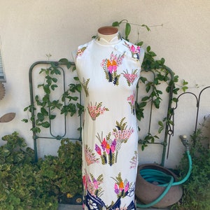 70s Floral Maxi Cheongsam Asian Inspired Hippie Dress Full Length Polyester Mandarin Collar Sleeveless Designed by Ruth Walter Size Small