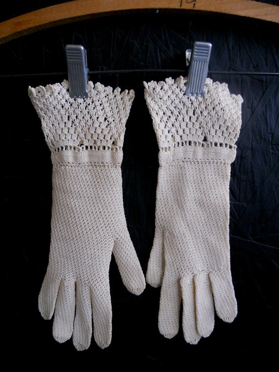 Vintage 50s 60s Gloves, Crocheted Wrist Gloves, In