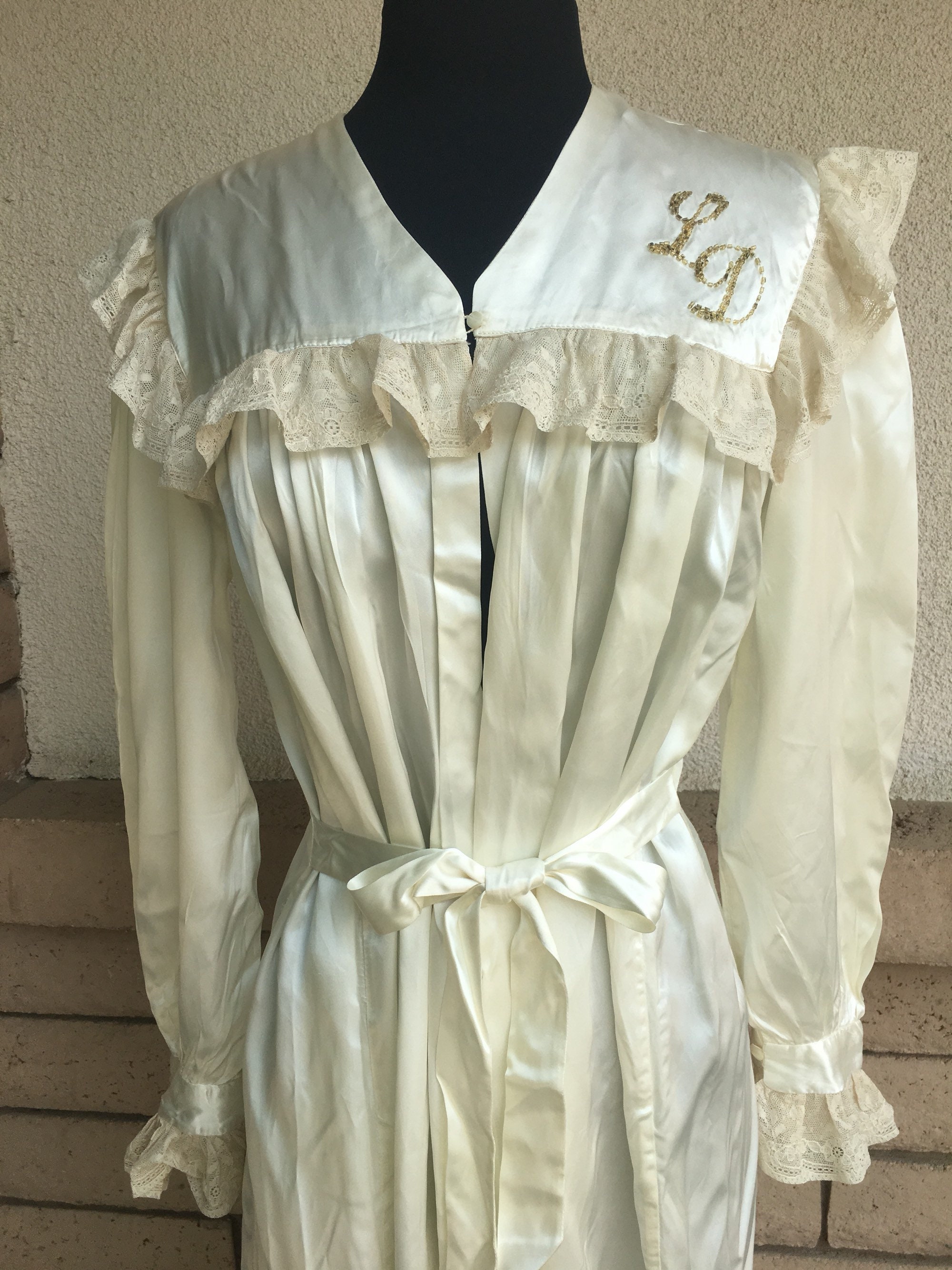 Retro White Robe Vintage 40s Creamy White Satin Lace Robe Beaded Monogram LD 1940 Full ...