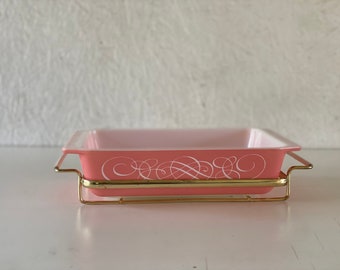 Vintage Pink Scroll Pyrex Small Casserole with Trivet 575-B 2 Quart 50s Casserole Dish & Carrier