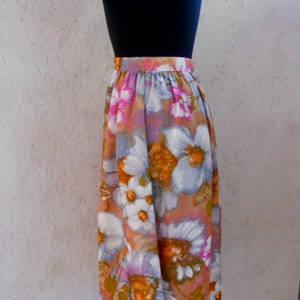 SALE Vintage High Waist Skirt, 1980s Gathered Skirt, Floral Skirt, Summer Watercolor Print Waist 26-27 imagem 3