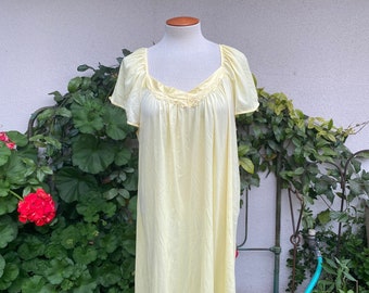 Vintage Lemon Yellow Embroidered Vanity Fair Nylon Satin Night Gown Size Large 42