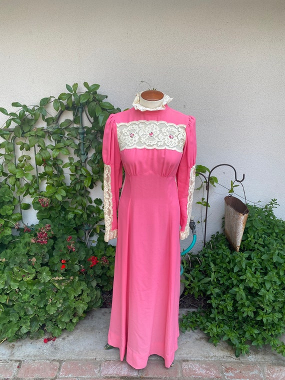 1970s　Vintage　dress　ピンク　総レース 70s Lace Trim Maxi Dress, Pink Victorian Puff Sleeves (XS-S) - Etsy