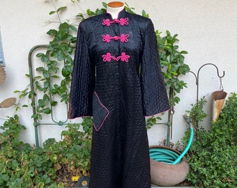 1940s Black Satin Robe Dressing Gown Quilted Hot Pink Hollywood Loungewear Film Noir by Sandora Creation Size M-L