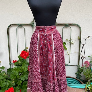 Vintage Gunne Sax Skirt // Jessica&#39;s Gunnies Button Up Calico Floral Prairie Skirt // Cranberry Lace Pockets Size XXS Waist 22