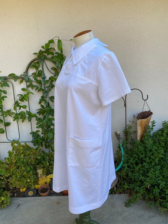 Vintage Nurse Uniform Dress Polyester White Sheat… - image 3