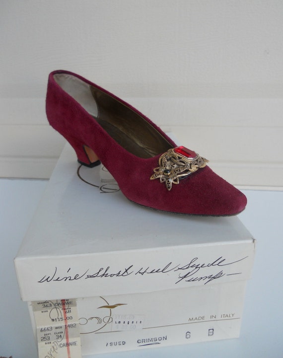 Vintage Red Suede Leather Pumps with Filigree Vamp
