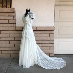 Vintage 40s 50s Ivory Lace Wedding Gown Peplum Style Front with Train Size Small