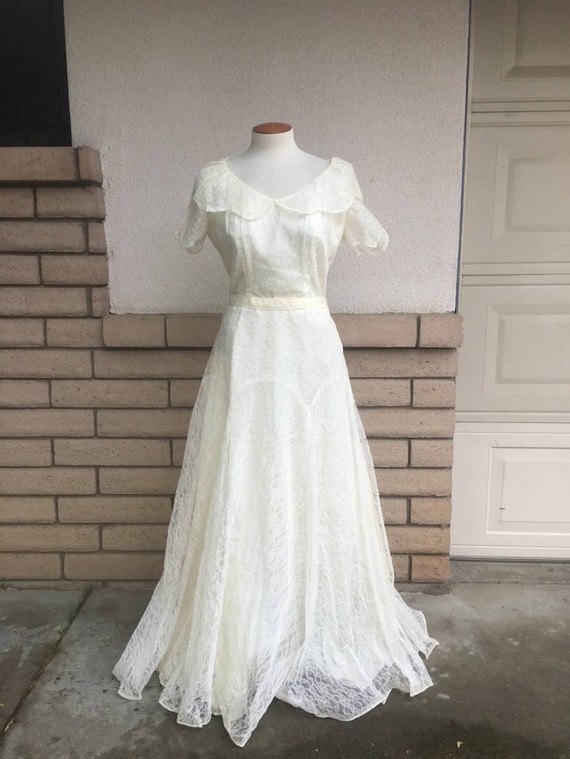 Estella Wedding Dress 1940's Redesigned Vintage Wedding Dress, Sleeveless,  Gold Star Applique, Full Skirt - Etsy