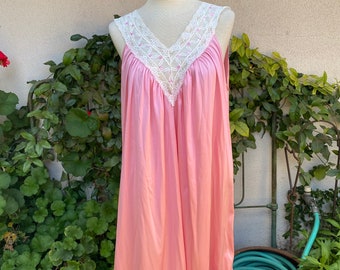 Vintage Pink Embroidered Nightgown Sleeveless Lace Lingerie Nightie by Vanity Fair Size Large