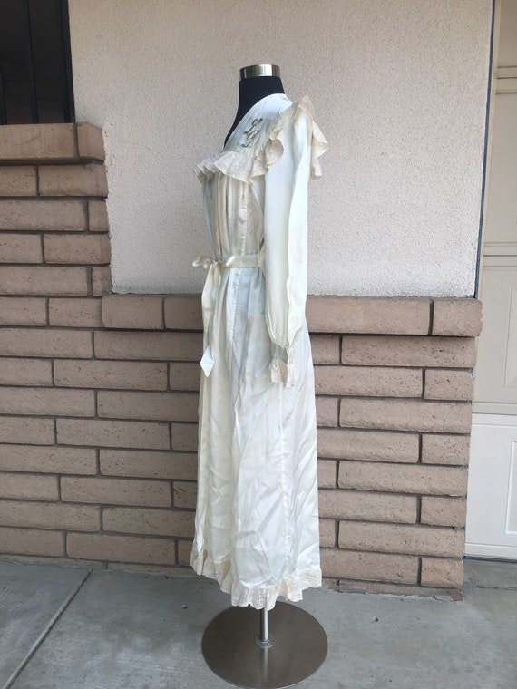 Vintage 40s Creamy White Satin Lace Robe Beaded M… - image 5