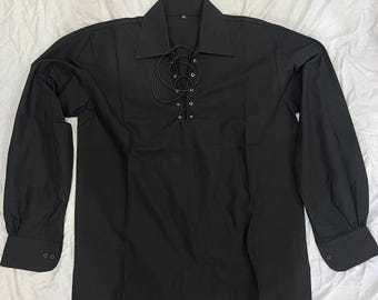 Camicia scozzese da uomo in stile giacobita nero Ghillie Kilt / Camicia tradizionale delle Highlands