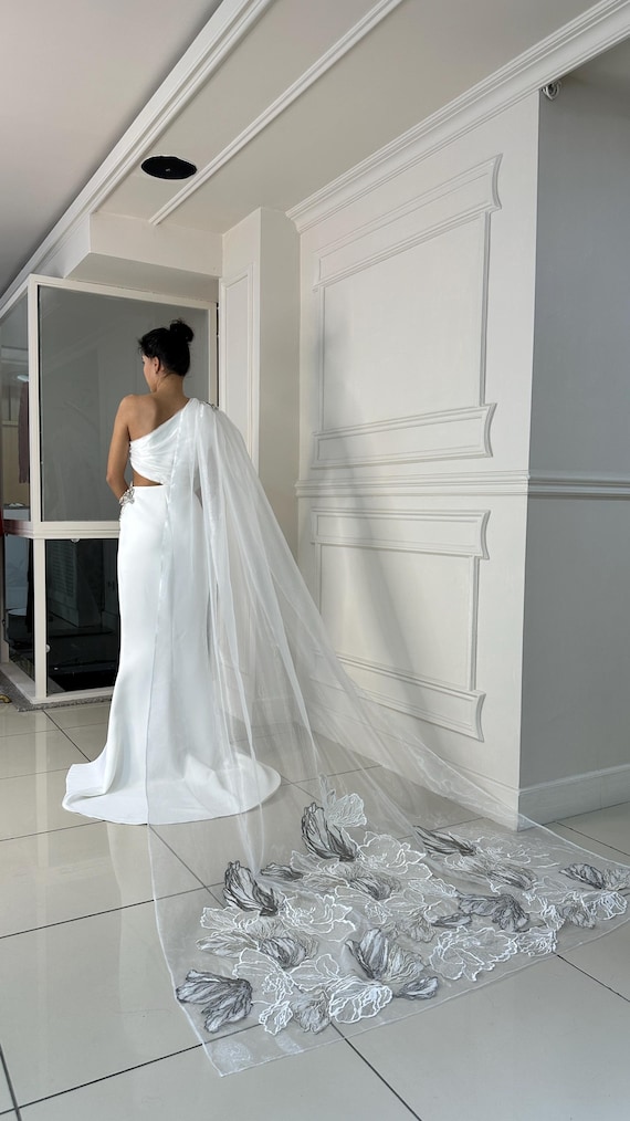 open lace back dress Hellenic Style One-Shoulder Asymmetrical A-Line Wedding Dress EU42 / Offwhite
