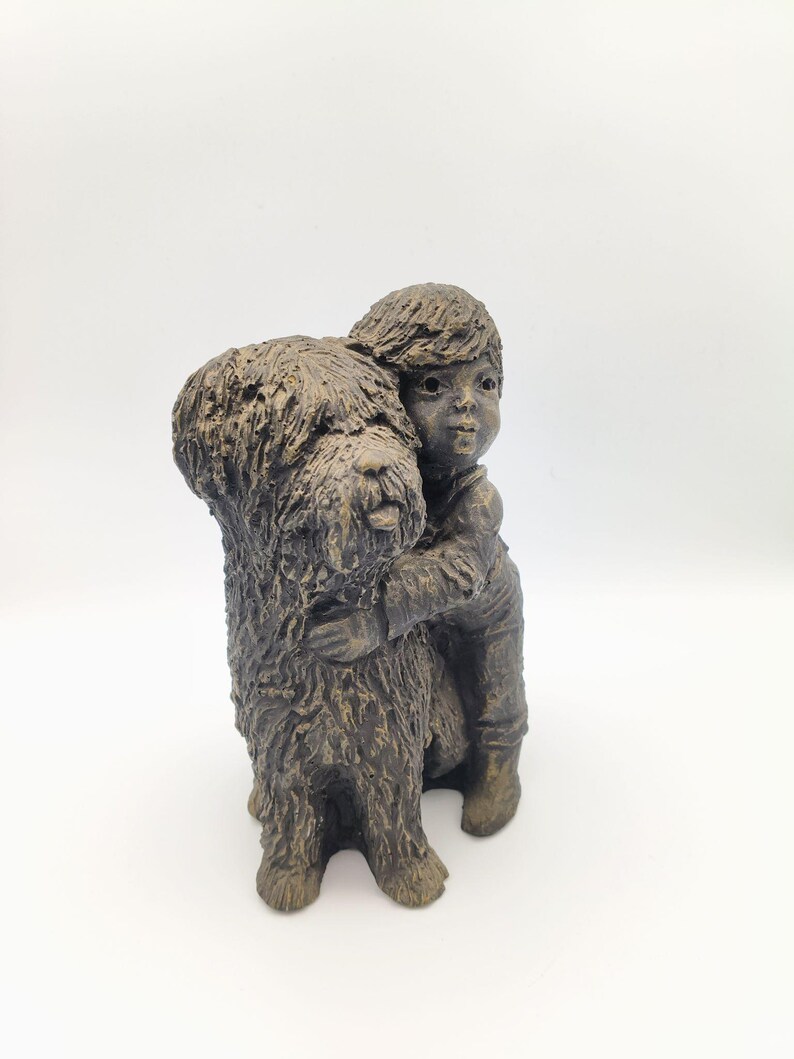Figura vintage de Gilde Handwerk de niño con perro, escultura alemana de piedra fundida de 23 cm, artículo de decoración coleccionable. imagen 7