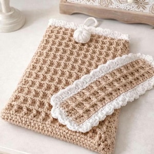 Peut inclure: Ensemble de trois mugs en céramique avec une finition mate et mouchetée. Les mugs sont dans des tons crème, marron clair et marron foncé. Chaque mug a un design simple et minimaliste et une anse arrondie. Parfait pour le café ou le thé.