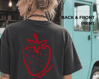 Camiseta de fresas, camiseta gótica, camiseta con estampado grunge, camiseta espeluznante y adorable, camiseta de fresas dibujada a mano, Comfort Colors