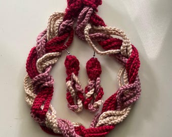 Conjunto de joyas de crochet hecho a mano