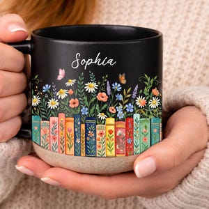 Personlig vintage bokhyllebibliotekskeramikmugg, anpassad namnblommig boklig mugg, present till bokälskare, bokmal, nörd, bibliotekarie, henne