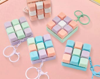 9-Key Keyboard Fidget Toy Keychain, Clicky Finger Game for Adults and Kids, Portable Desk Sensory Clicker Gift