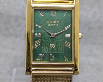 Reloj de pulsera japonés vintage Seiko Quartz Tank Slim Unisex, rectangular, reacondicionado, con esfera verde.