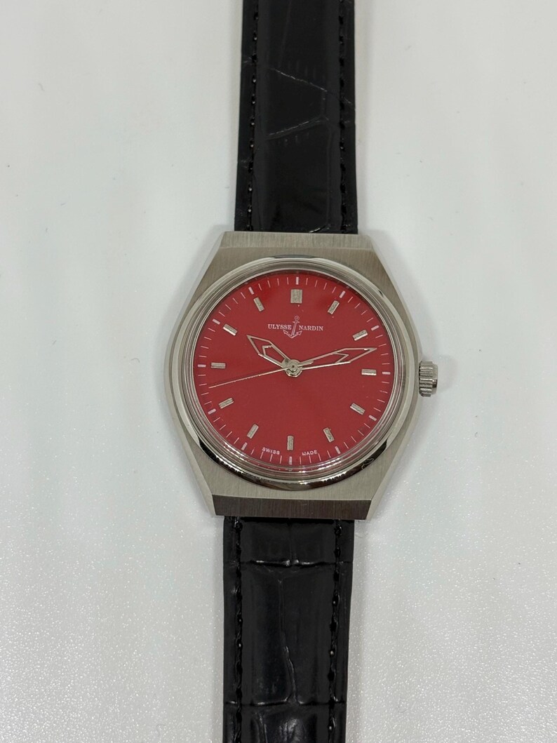 Reloj de pulsera vintage Ulysse Nardin para hombre, 17 joyas, cuerda manual, fabricado en Suiza, esfera roja. imagen 7