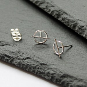 Sterling silver circle studs. Round stud earrings. Minimalist studs. Geometric stud earrings. Small circle earrings. Minimalist jewelery.