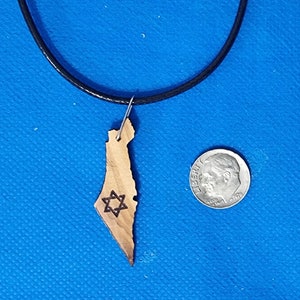 Israelische Kunst-Anhängerhalskette aus Olivenholz mit eingraviertem Davidstern israelisch Map P175
