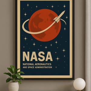 Könnte beinhalten: Gerahmtes NASA-Poster mit Retro-Design. Ein roter Planet mit einer weißen Rakete und einem gebogenen Pfad vor einem dunkelblauen Sternenhimmel. Das NASA-Logo und der Text befinden sich unten.