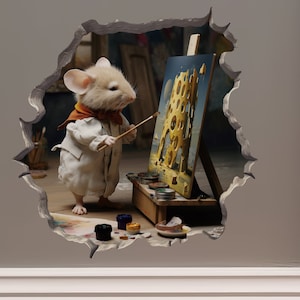 Może przedstawiać: Biała mysz w brązowo-pomarańczowej kamizelce maluje obraz przedstawiający żółtą strukturę przypominającą plaster miodu na niebieskim płótnie. Mysz trzyma pędzel w prawej łapce i stoi na drewnianej podłodze. Płótno znajduje się na sztaludze z tubkami farby i szpachelką.