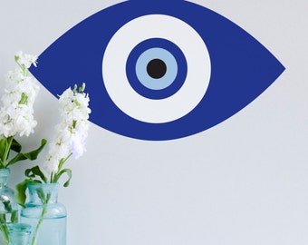 Puede incluir: Un amuleto azul de ojo turco con círculos concéntricos de blanco, azul claro y azul oscuro. El ojo turco es un símbolo de protección contra la energía negativa.