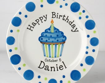 Prato de aniversário personalizado em cerâmica para menino | Lembrança personalizada pintada à mão para o primeiro aniversário | Placa com o nome da criança - BCP101