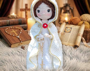Unsere Dame Rosa Mystica häkeln, Jungfrau Maria Amigurumi, Statue von Maria Rosa Mistica-Puppe, spirituelle Wohnkultur, Mutter Oma treues Andenken