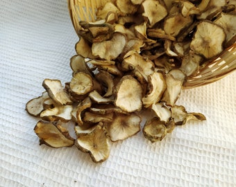 Dried Jerusalem Artichoke flakes 50, 100 g. Sunchoke, sunroots, topinambur, earth apple chips. Organic, home grown. Helianthus tuberosus