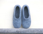 Chaussons feutrés gris de hommes. Respectueux de l'environnement.  Fabriqué sur commande.