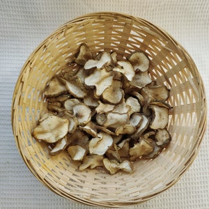 Dried Jerusalem Artichoke flakes 50, 100 g. Sunchoke, sunroots, topinambur, earth apple chips. Organic, home grown. Helianthus tuberosus image 9