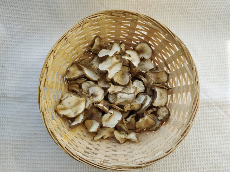 Dried Jerusalem Artichoke flakes 50, 100 g. Sunchoke, sunroots, topinambur, earth apple chips. Organic, home grown. Helianthus tuberosus image 9