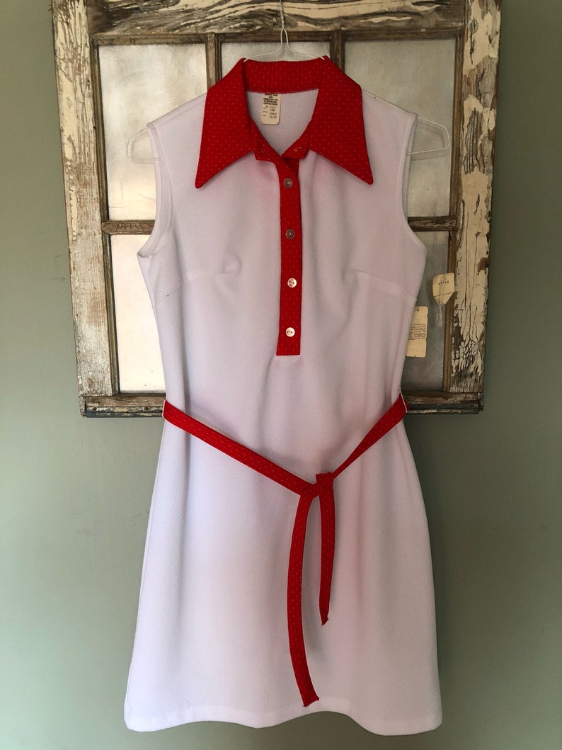 Mod 60s White and Red Sleeveless Poly Dress with belt