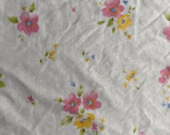 Sábana bajera ajustable tamaño matrimonial Vintage Cannon Monticello, estampado floral rosa y amarillo, muselina, sin planchado, estilo retro.