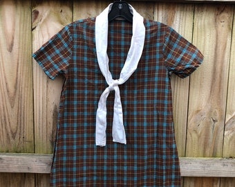 Vintage à carreaux Mini robe des sixties de la jeune fille avec cravate