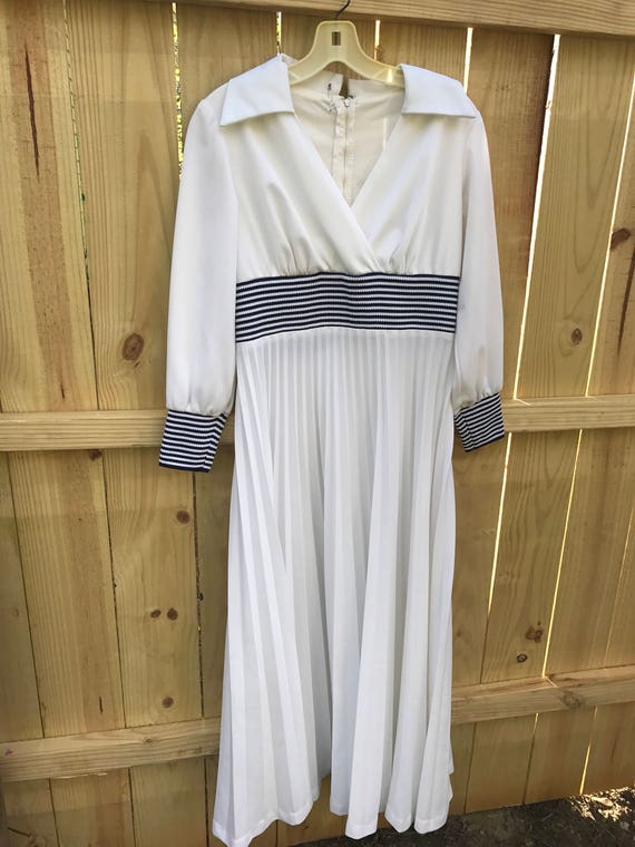 Vintage 70s White Polyester Pleated Maxi Dress / B