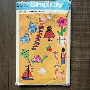 Wzór transferowy Simplicity 8810 z 1970 r. (do aplikacji) dla dzieci w rozmiarach od 4 do 15 cali Kwiaty Zwierzęta Zabawki