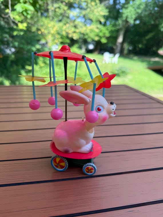 Ancien Jouet Lapin Celluloïd Nœud Rouge Années 30, Pâques, Hochet